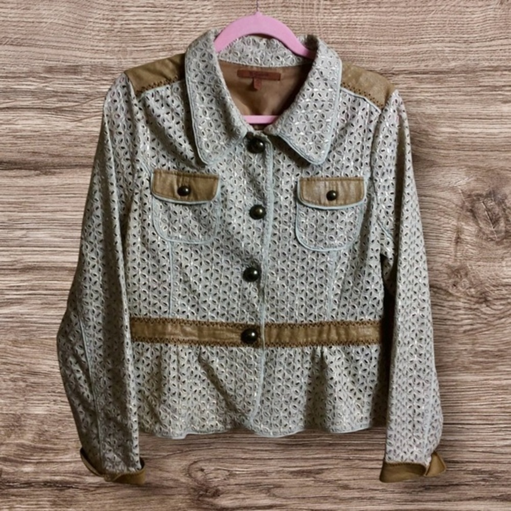 Sisters linen blend cream tan colored lace, peplum jacket. Medium.